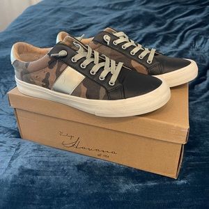 Vintage Havana Dina Camo Lace up Women’s Court Tennis Shoe Sneakers Size 8.5